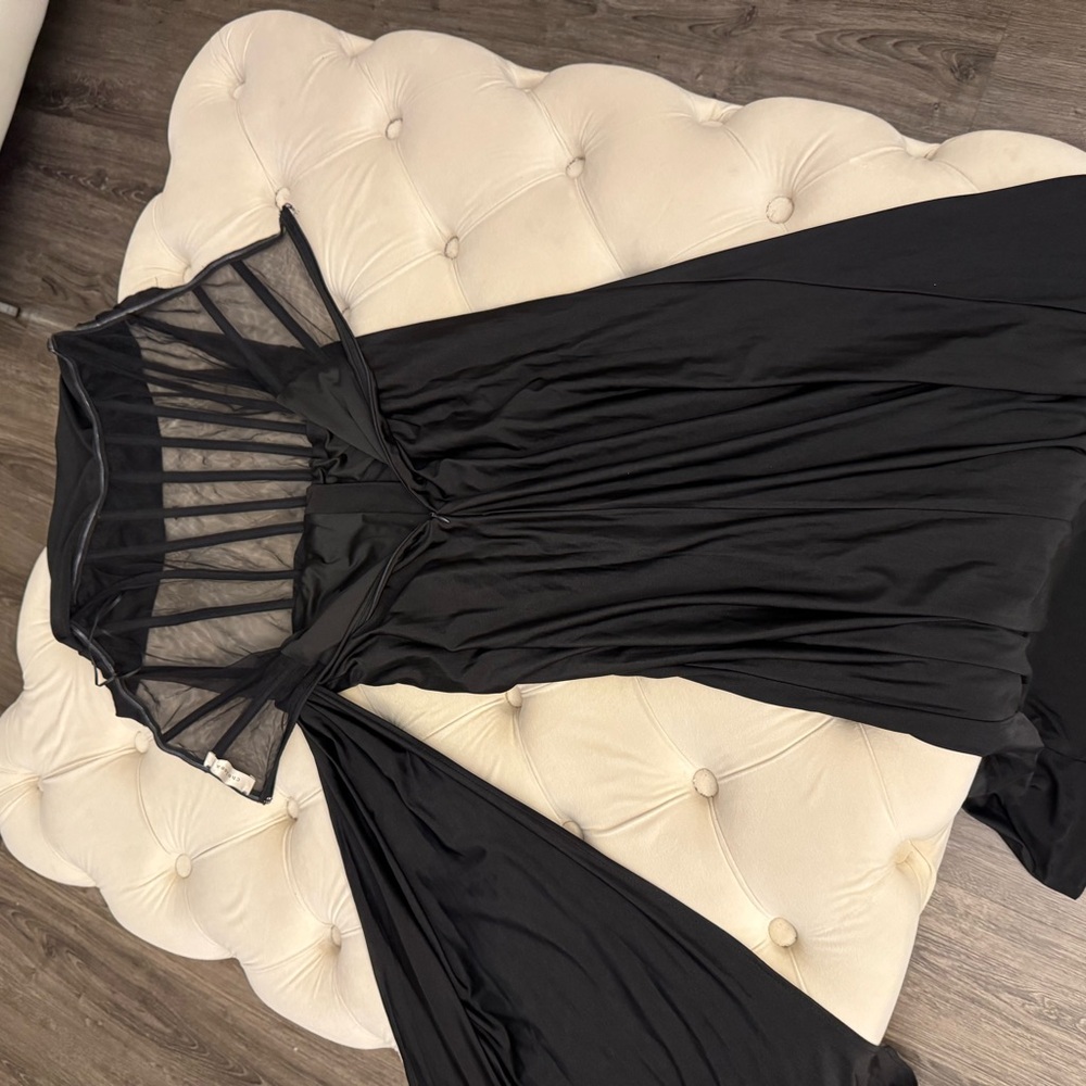Chic Black Strapless Dress with Sheer Corset - Picture 3 of 3